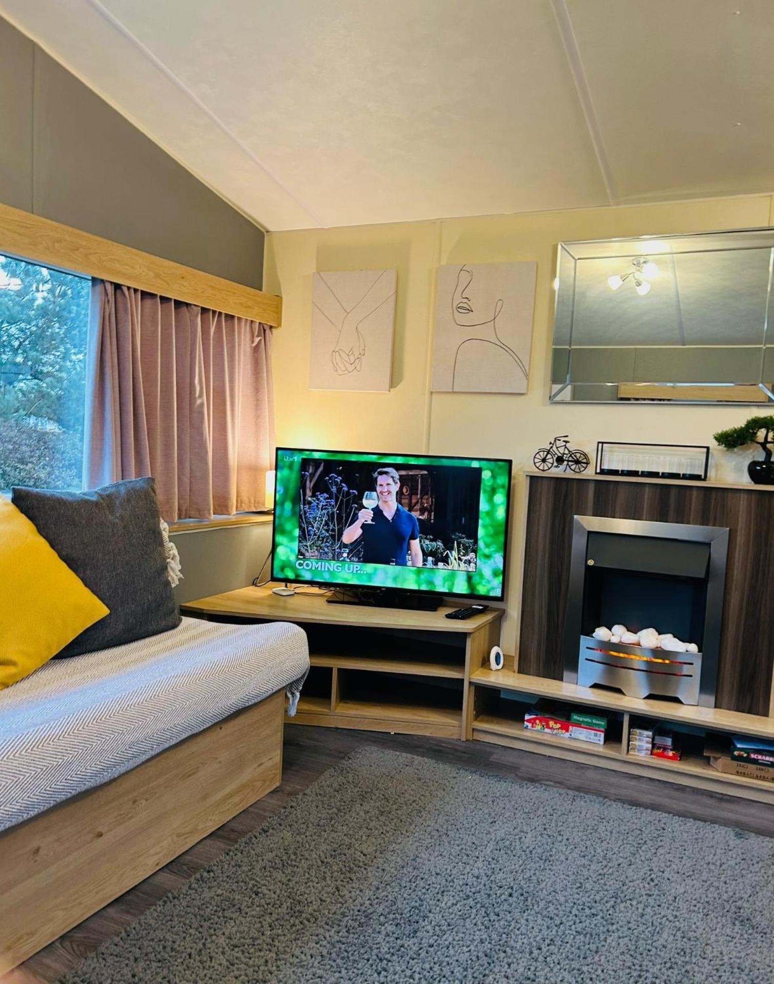 Beautiful 8 Birth Holiday Home - Tattershall Lakes מראה חיצוני תמונה